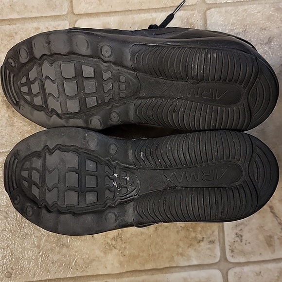 NikeAir Triple Black Size US 8.5 - Picture 5 of 6